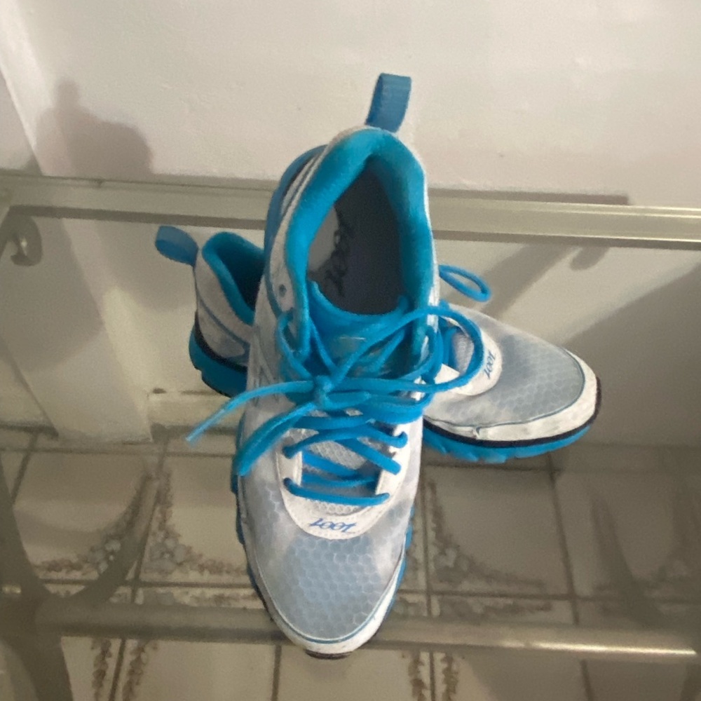 Zoot Women’s athletic blue white running walking Sneakers size 9